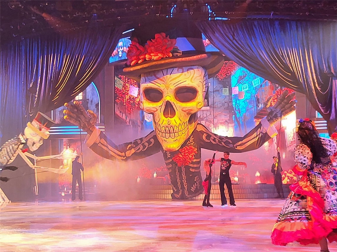 Aufwendige Kulissen sind, wie der spektakuläre Eiskunstlauf, fester Bestandteil einer „Holiday on Ice“-Show. NN-Foto: Michael Bühs