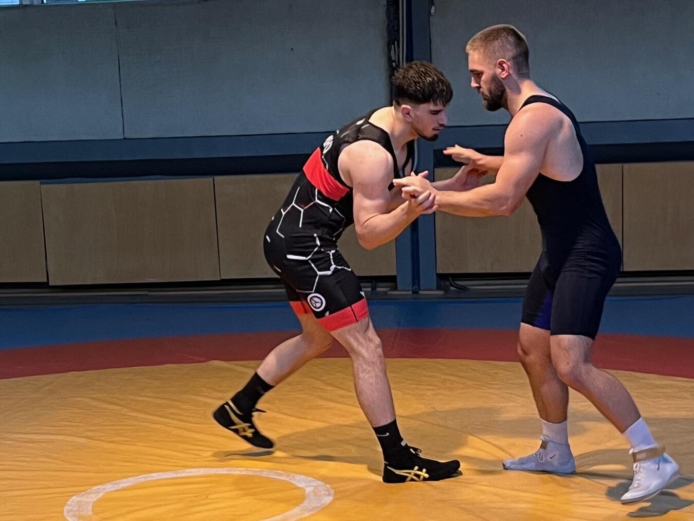 Meister DJK Kleve vor dem Halbfinale Aus dem starken DJK-Team ist in der Klasse bis 98 Kilogramm insbesondere Jure Cubeliczu erwähnen, der in 13 Kämpfen ungeschlagen blieb. Foto: DJK Rhenania Kleve