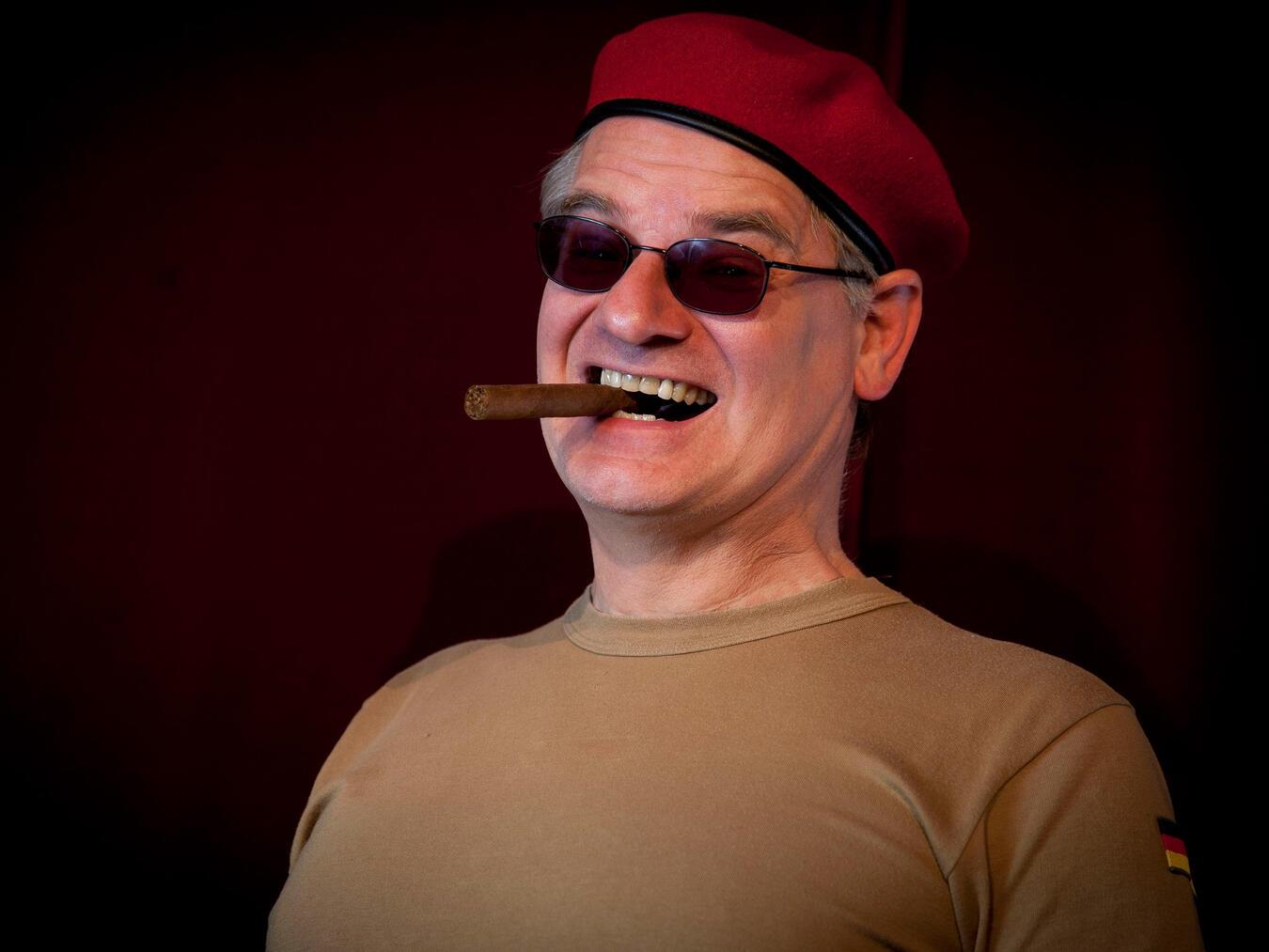 Ausbilder Schmidt schaut zum 25. Jubiläum auch in Goch vorbei. Foto: Manfred Wegener