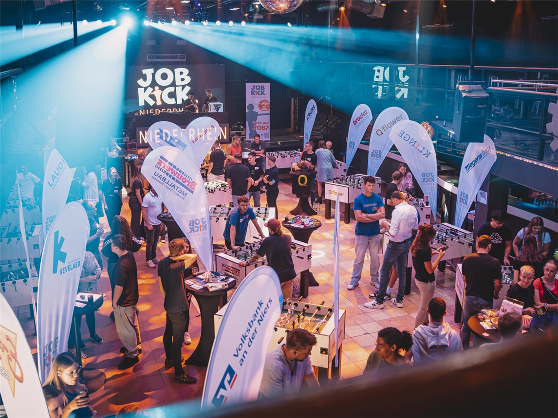 Ausbildungsplatzsuche kann richtig Spaß machen: Bei Jobkick Niederrhein am 26. November begegnen sich Schüler und Unternehmen auf Augenhöhe. Foto: Wunschkonzert Studios
