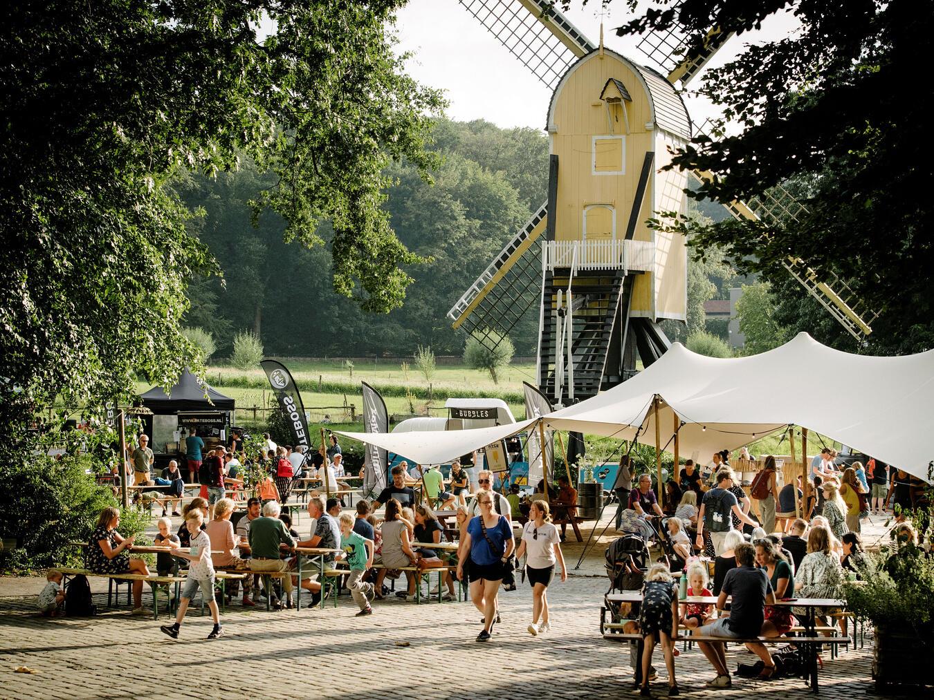 Ausgelassene Stimmung herrschst bei den Sommerabenden im Holland Erlebnismuseum.