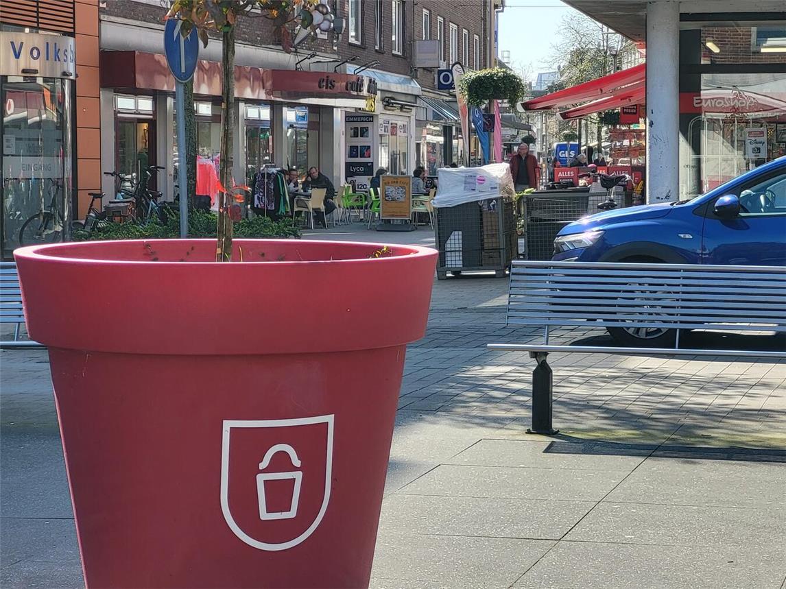 Ausgewählte Stadtbereiche werden bei den Spaziergängen angesteuert. NN-Foto: Michael Bühs