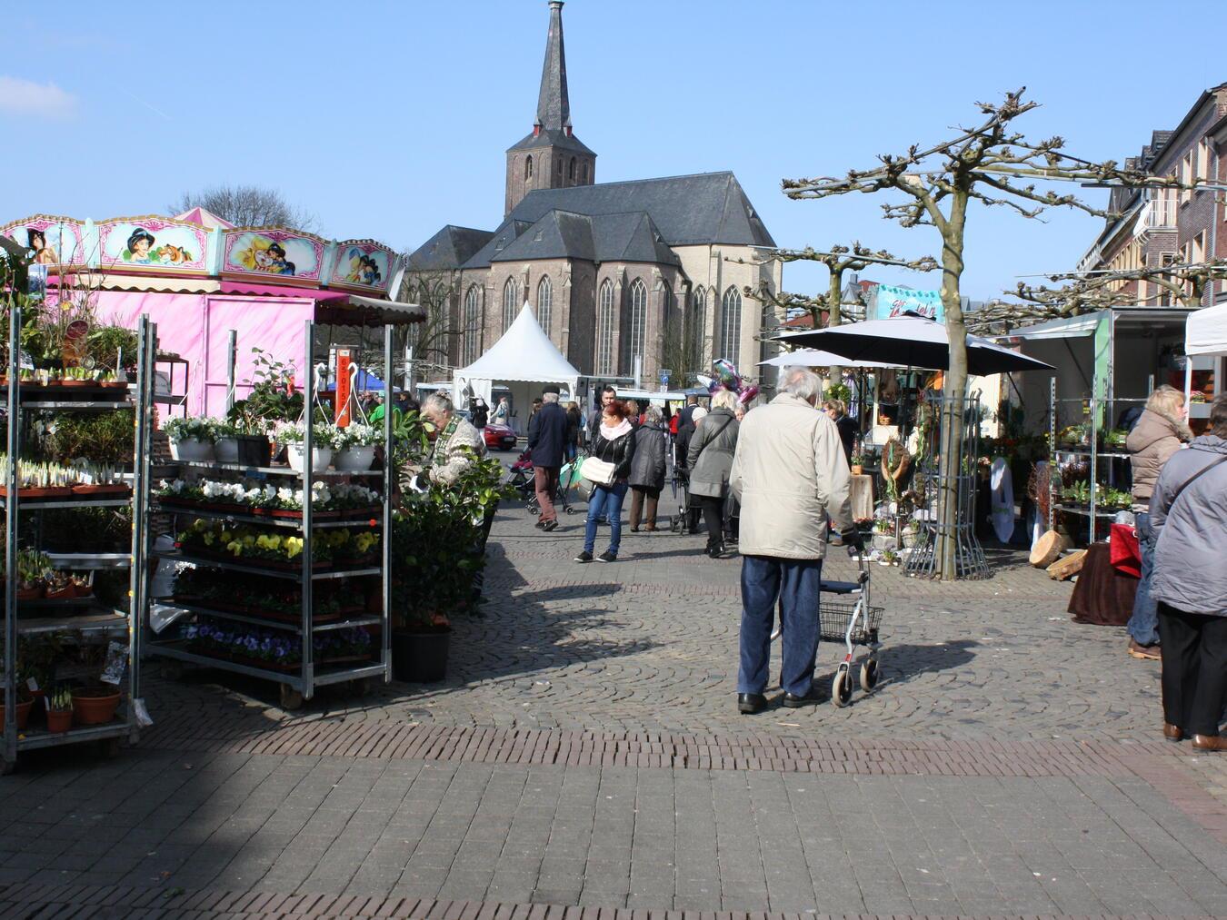Ausnahmsweise findet der Wochenmarkt schon am Donnerstag statt. Foto: hvs
