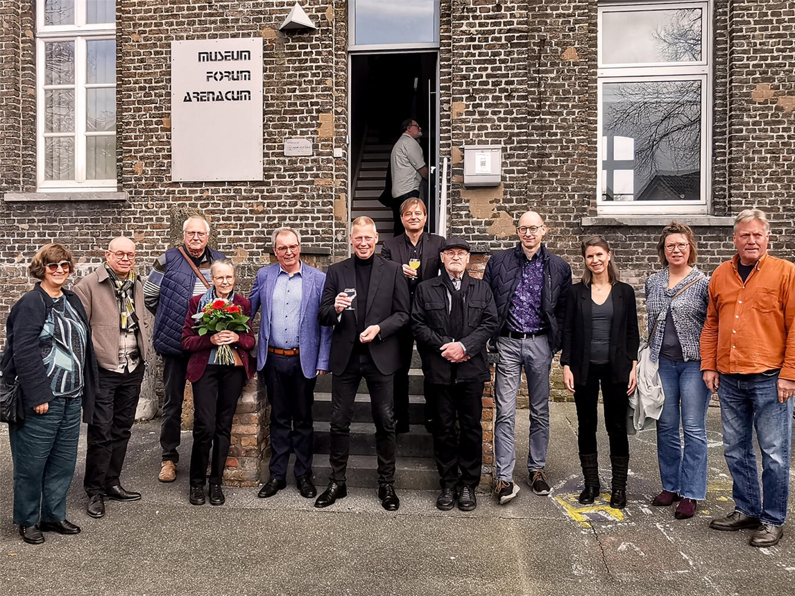 Ausstellungseröffnung am 9. November mit den Künstlern, Kuratorin Joke Ruijs, Josef Gietemann, Frank Mehring, Tabea Frauenlob (Musik) und Bürgermeister Markus Dahmen. Foto: Rainer Liese