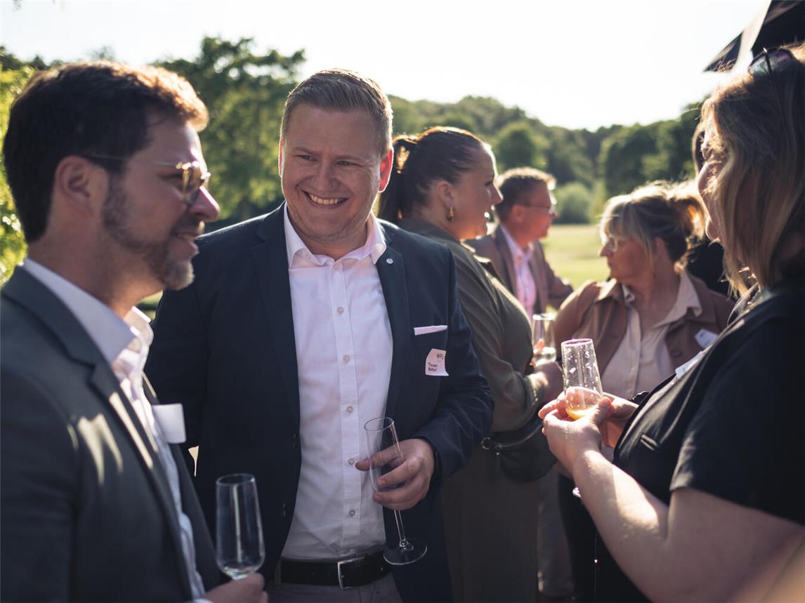 Austausch in lockerer Atmosphäre beim Sommerevent der WfG Emmerich. Foto: privat