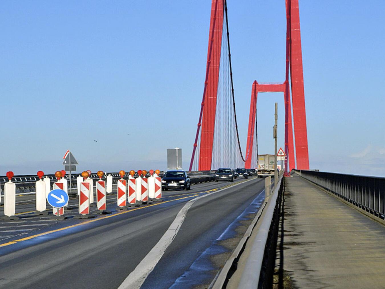 Bald geht es hinter der Rheinbrücke wieder „links ab“. NN-Foto: Rüdiger Dehnen (Archiv)