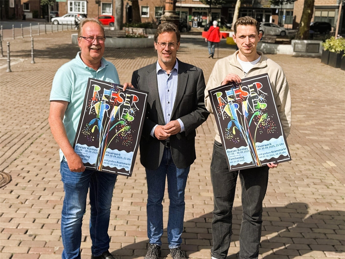 Befinden sich in der finalen Planungsphase für die Reeser Kirmes: (v. li.) Frank Schlüter, Frank Postulart und Christopher Hakvoort vom Ordnungsamt. Foto: Stadt Rees