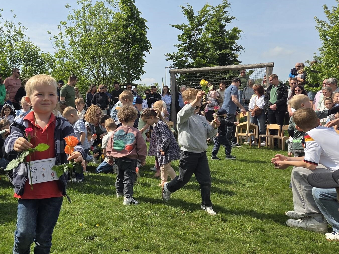 "Frühlingsfest im Kinderhaus Die Waldfrösche, Tag der offenen Tür, Elterninitiative Villa Kunterbunt"