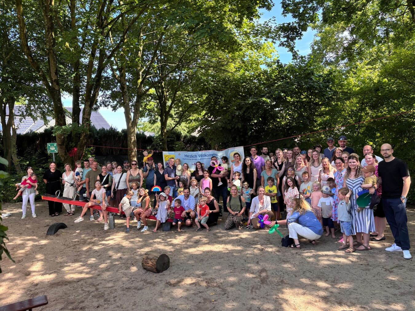 "Fröhliches KiTa-Jubiläumsfest im Sommerwetter bei KiTa St. Marien"