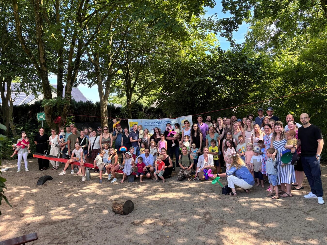 "Fröhliches KiTa-Jubiläumsfest im Sommerwetter bei KiTa St. Marien"