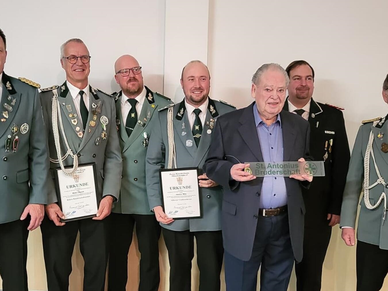 Bei den Ehrungen der St. Antonius Bruderschaft: (v. l. n. r.) Guido Paeßens, Walter Thyssen, Michael Brünken, Andreas Witte, Jakob Mülders, Stefan Ungerechts und Norbert van de Braak. Foto: privat