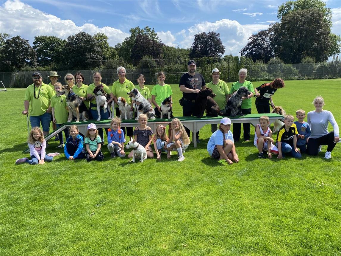 Bei der der Sportwoche des Gemeinde Sport Bund Weeze Wemb konnten Kinder den Umgang mit Hunden lernen. Foto: privat