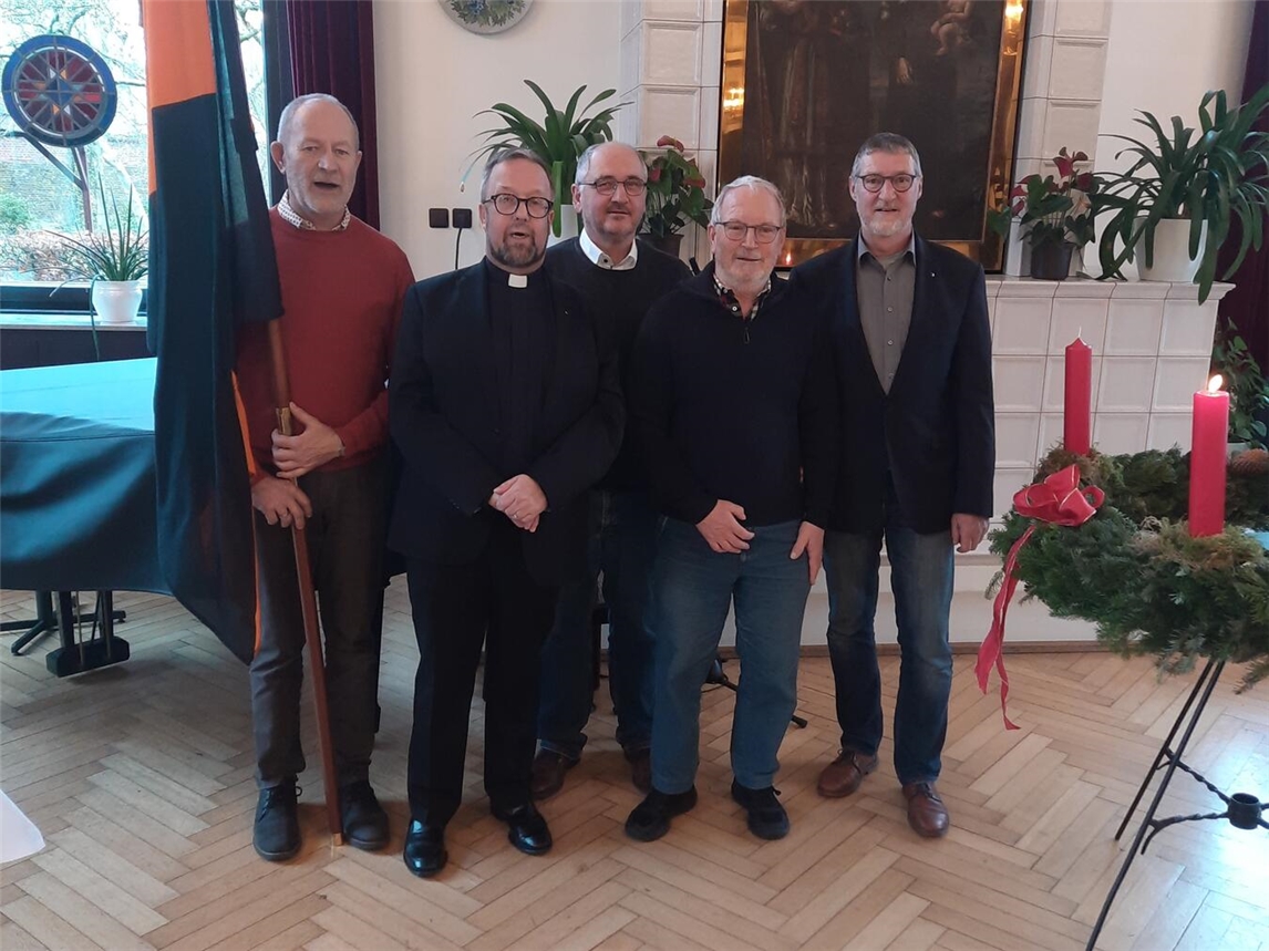 Bei der Ehrung der Jubilare: Herbert Heister, Pastor Klaus Klein-Scheink, Norbert Kascher und Lothar Teeuwsen. Foto: privat