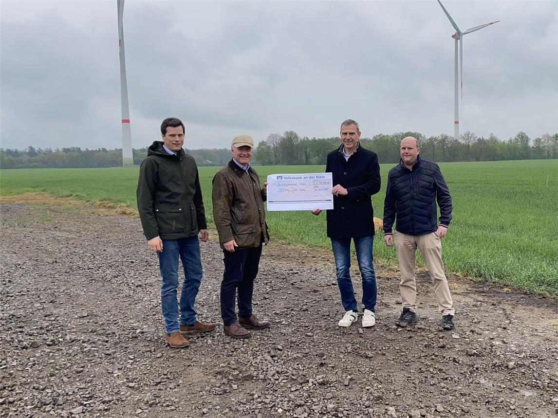 Bei der Spendenübergabe: (v.l.n.r.) Seraphim von Loe, Max von Elverfeldt, Konrad Willemsen und Andreas Ingenbleek. Foto: privat