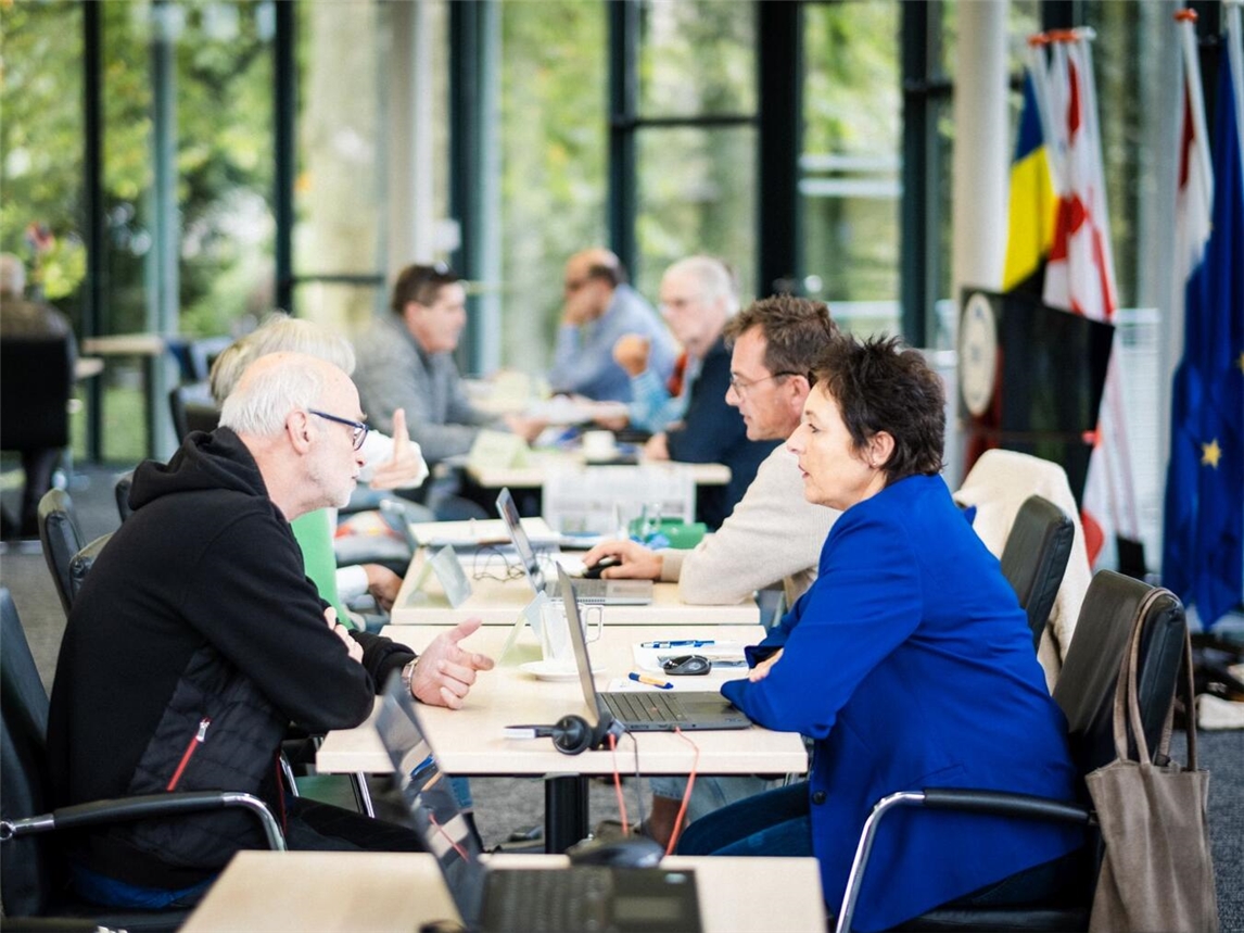 "Vertreter bei Sprechstunde in der Euregio Rhein-Waal"