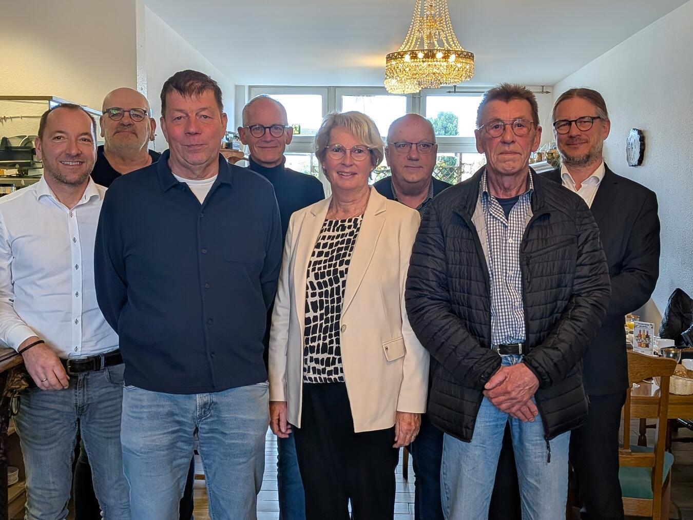 Bei der Verabschiedung: (v.l.n.r.) Werner Barz, Stefan Reudenbach, Clemens van Husen, Armin Zocher, Martina de Witt-Laermann, Johannes Baaken, Walter Speulmans und Bürgermeister Dr. Dominik Pichler. Foto: Wallfahrtsstadt Kevelaer