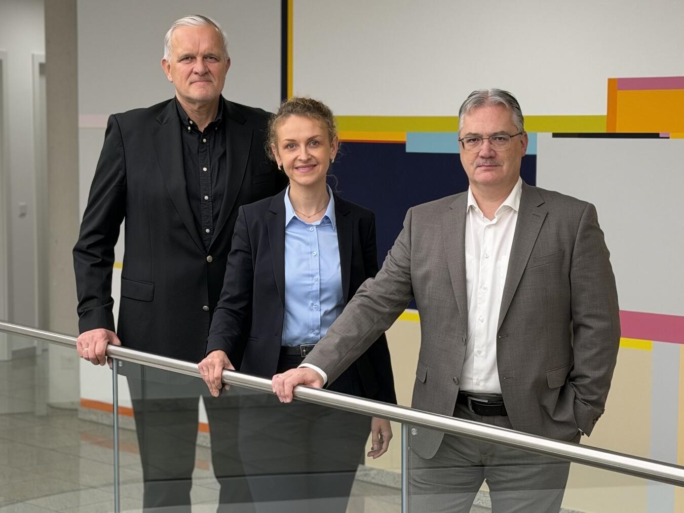 Gruppenfoto bei der Volksbank Kleverland mit Aufsichtsratsmitgliedern und Vorstand, inklusive Anna Plorin als neues Mitglied.