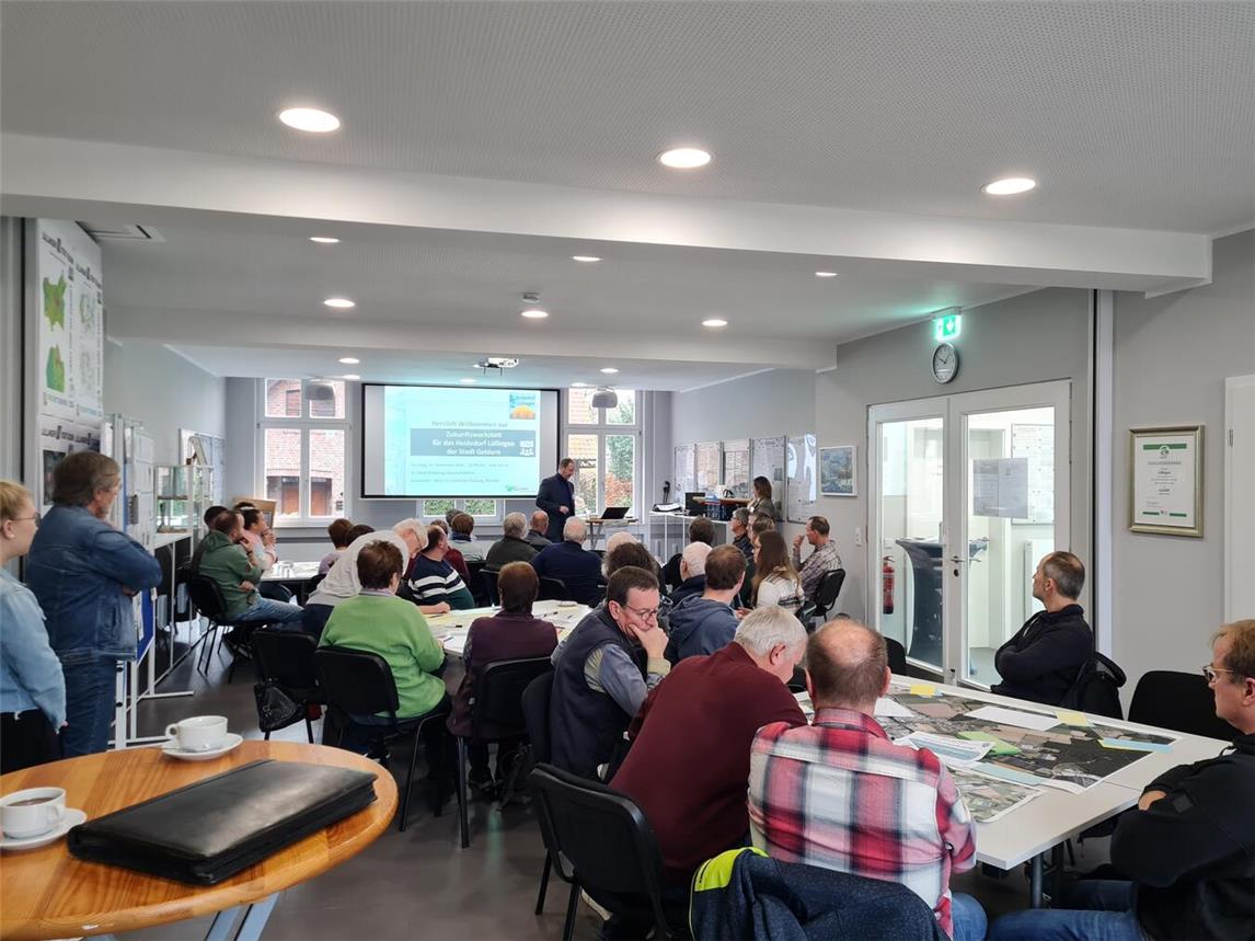 Bei der Zukunftswerkstatt diskutierten Lüllinger über verschiedene Zukunftsbereiche des Dorfs.Foto: Stadt Geldern/Hetzel