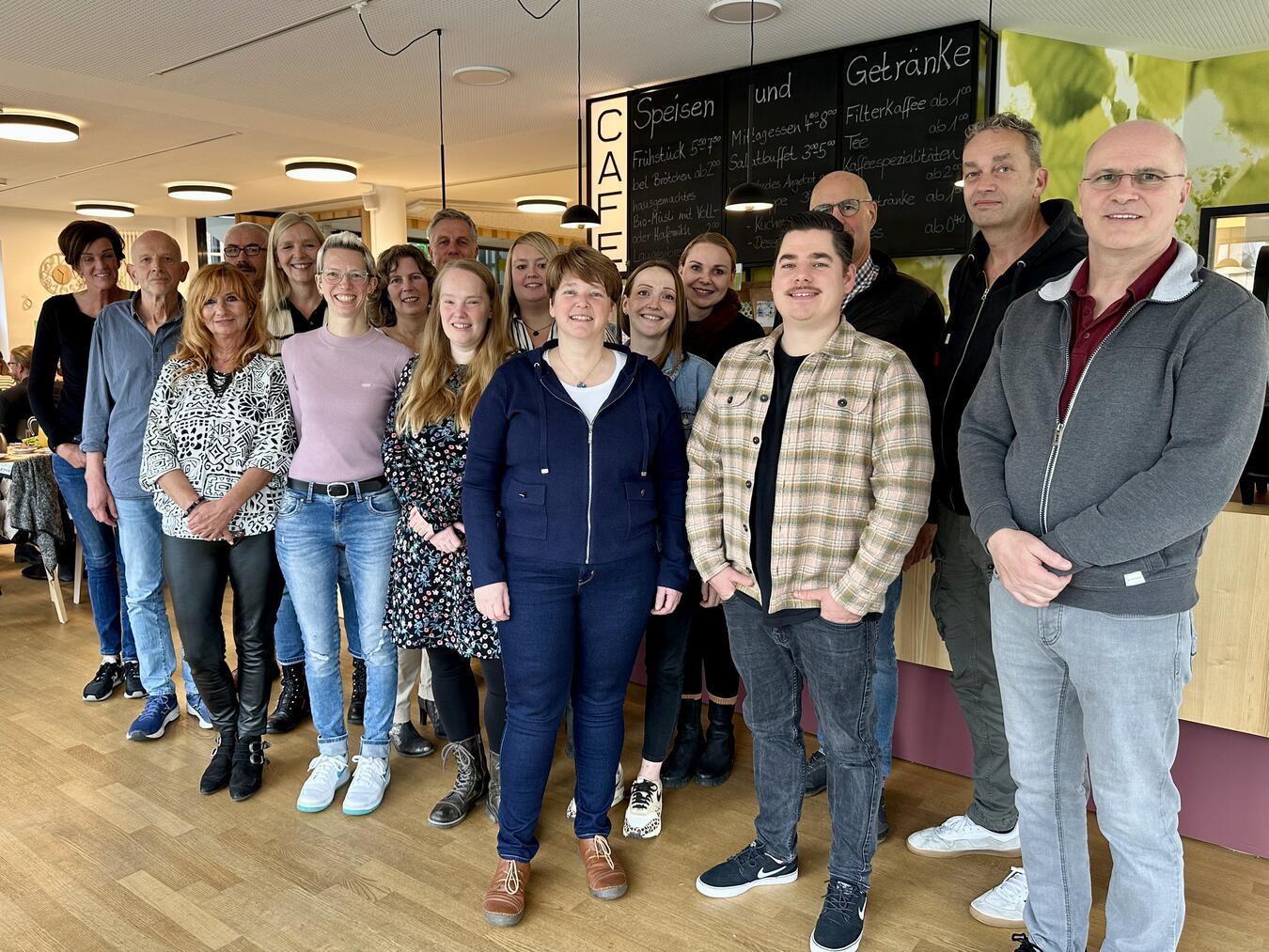Bei einem gemütlichen Frühstück im Familiencafé in Kleve wurden die Jubilare für ihre Dienste beim SOS-Kinderdorf Niederrhein geehrt. Foto: SOS-Kinderdorf Niederrhein / Katrin Wißen
