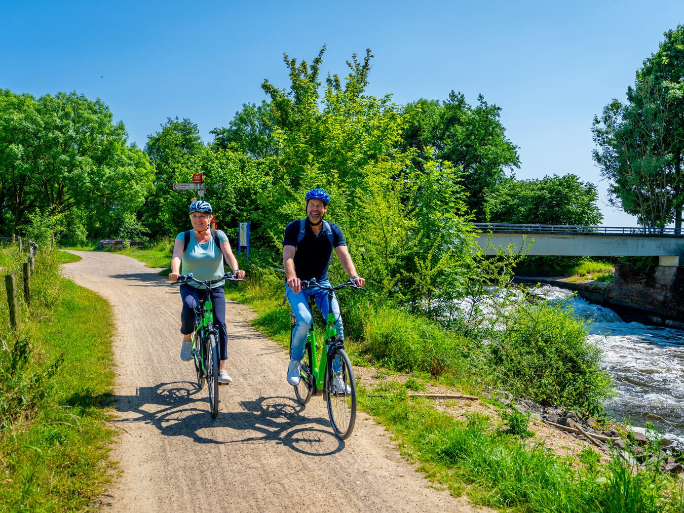 Bei einer ausgiebigen Radtour kann man im Frühling die Natur, schmucke Dörfer und lebendige Städte entdecken. Foto: Patrick Gawandtka