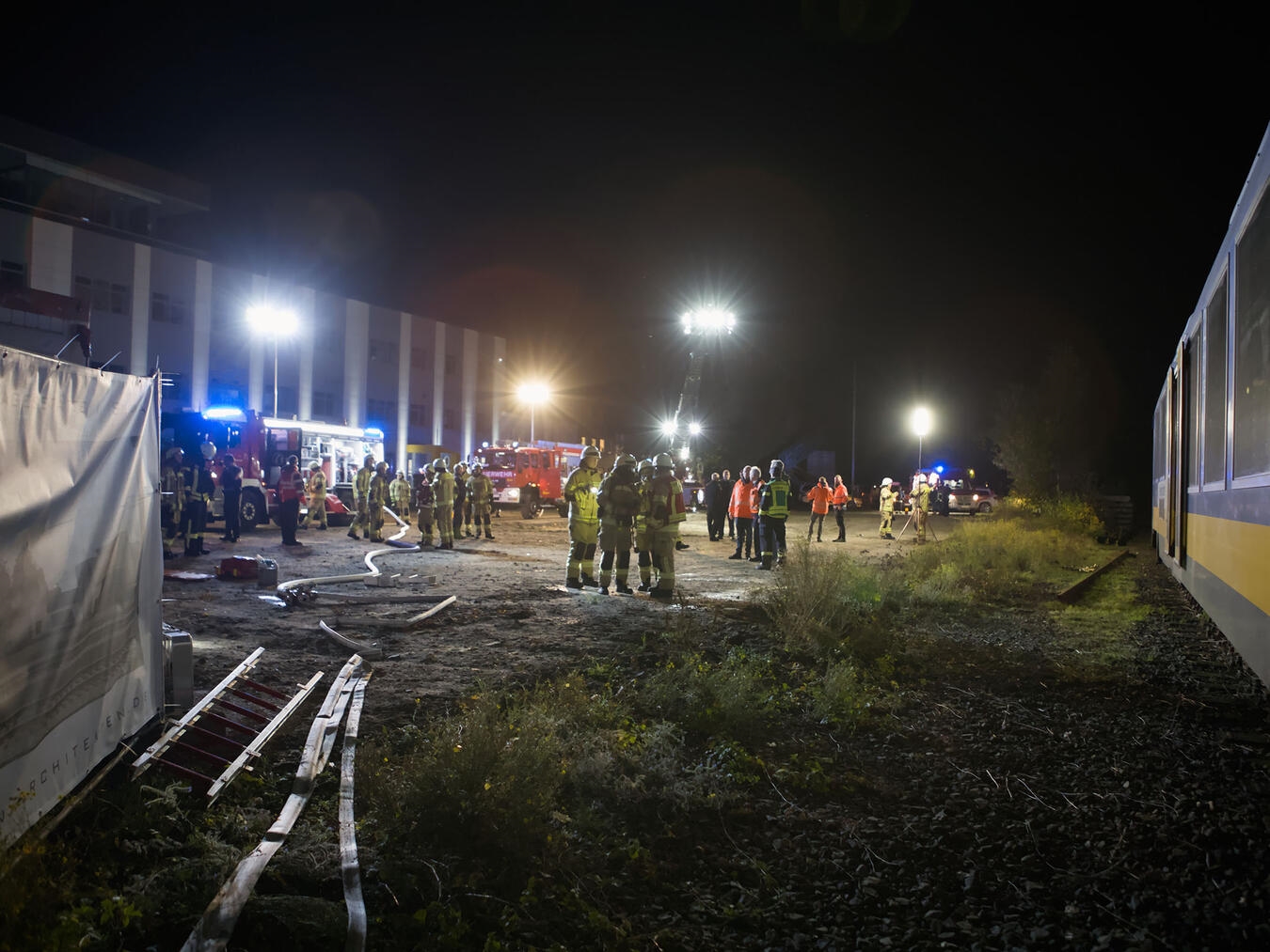 Bei Einsätzen im Gleisbereich müssen besondere Sicherheitsmaßnahmen zum Eigenschutz der Einsatzkräfte beachtet werden.
