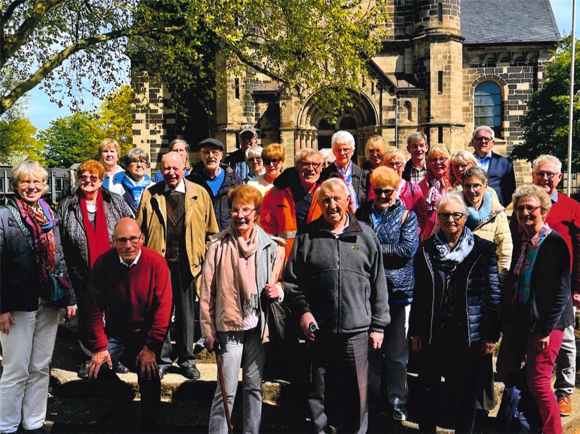 "St. Lambertus-Chor Donsbrüggen besucht Pastor Weskamp in Herten-Westerholt bei sonnigem Frühlingswetter"