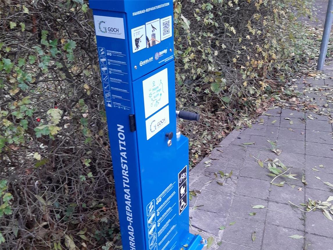 Bei kleineren Reparaturen bietet die Station Radfahrern Unterstützung. Foto: privat