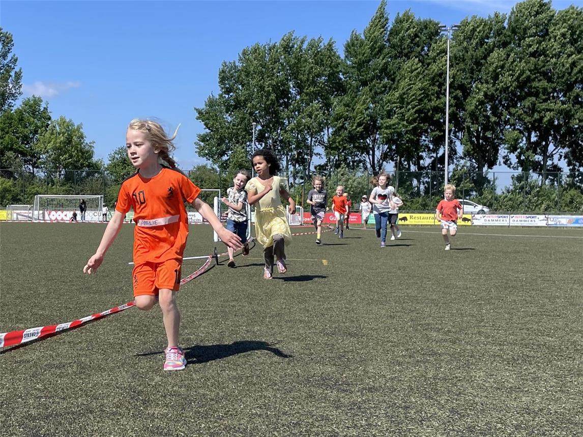 Bei strahlendem Sonnenschein liefen 35 Kinder insgesamt 670 kleine und 582 große Runden. Foto: Kinderhaus „Villa Kunterbunt“ 