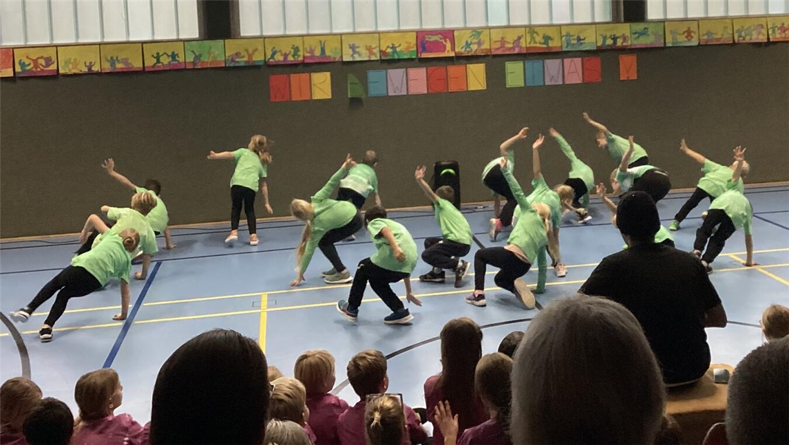 Beim Abschlusstanz tanzten Groß und Klein gemeinsam. Foto: privat