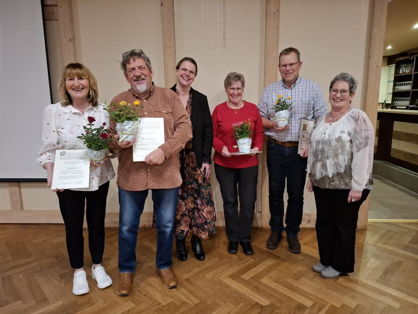 Beim diesjährigen Cäcilienfest der Chorgemeimschaft Hartefeld-Pont wurden mehrere Sänger für ihre langjährige Mitgliedschaft geehrt. Foto: Andreas Strauß
