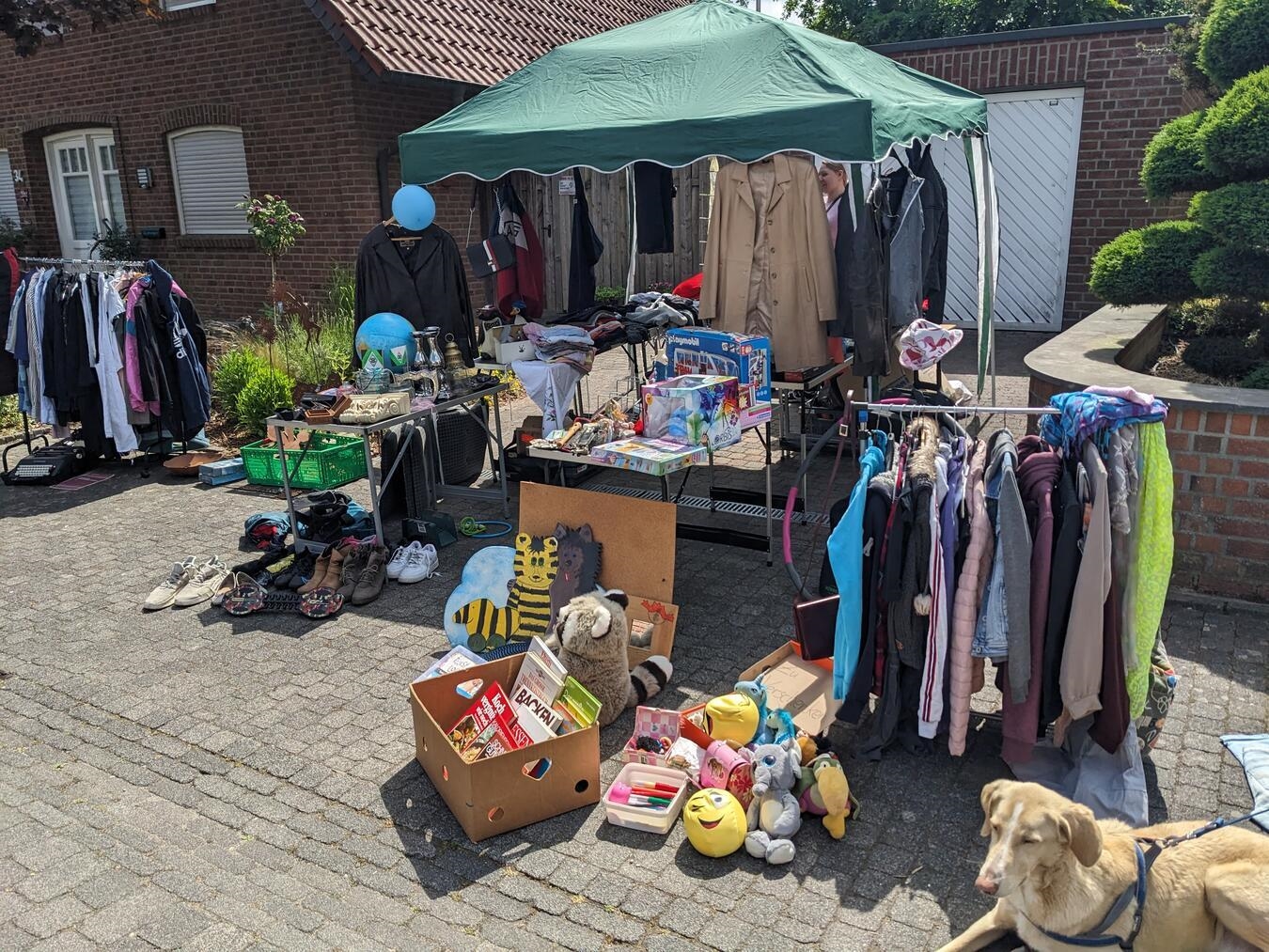 Beim Dorftrödel ist garantiert für jeden Geschmack und jeden Sammler etwas dabei. Foto: Heimatverein Uedem
