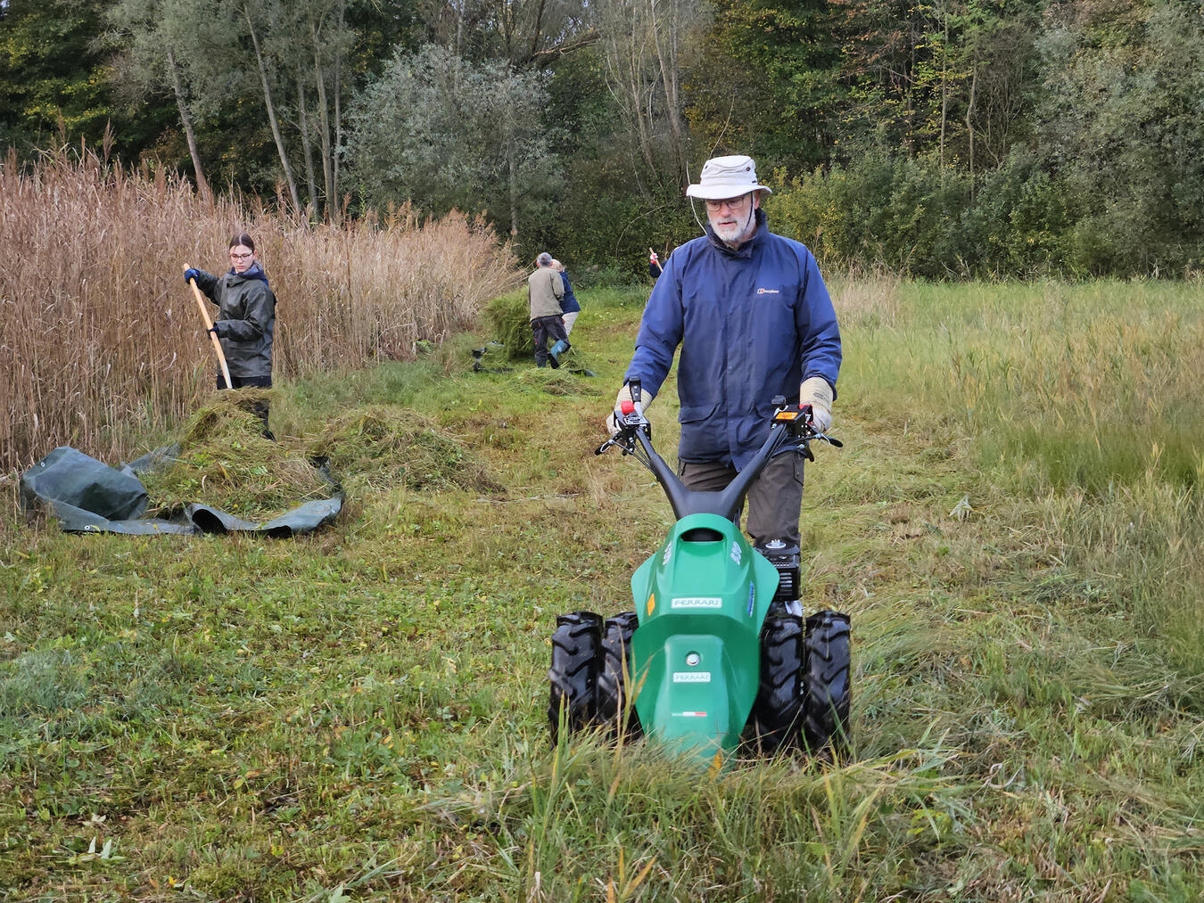 Beim NRW-weiten Mitmachtag der Biologischen Stationen können Interessierte gemeinsam mit Naturschutzreferentin Steffi Heese die artenreichen Orchideenwiesen erhalten und dabei einen besonderen Lebensraum für seltene Pflanzen, Schmetterlinge und zahlreiche weitere Insekten schützen. Foto: Steffi Heese