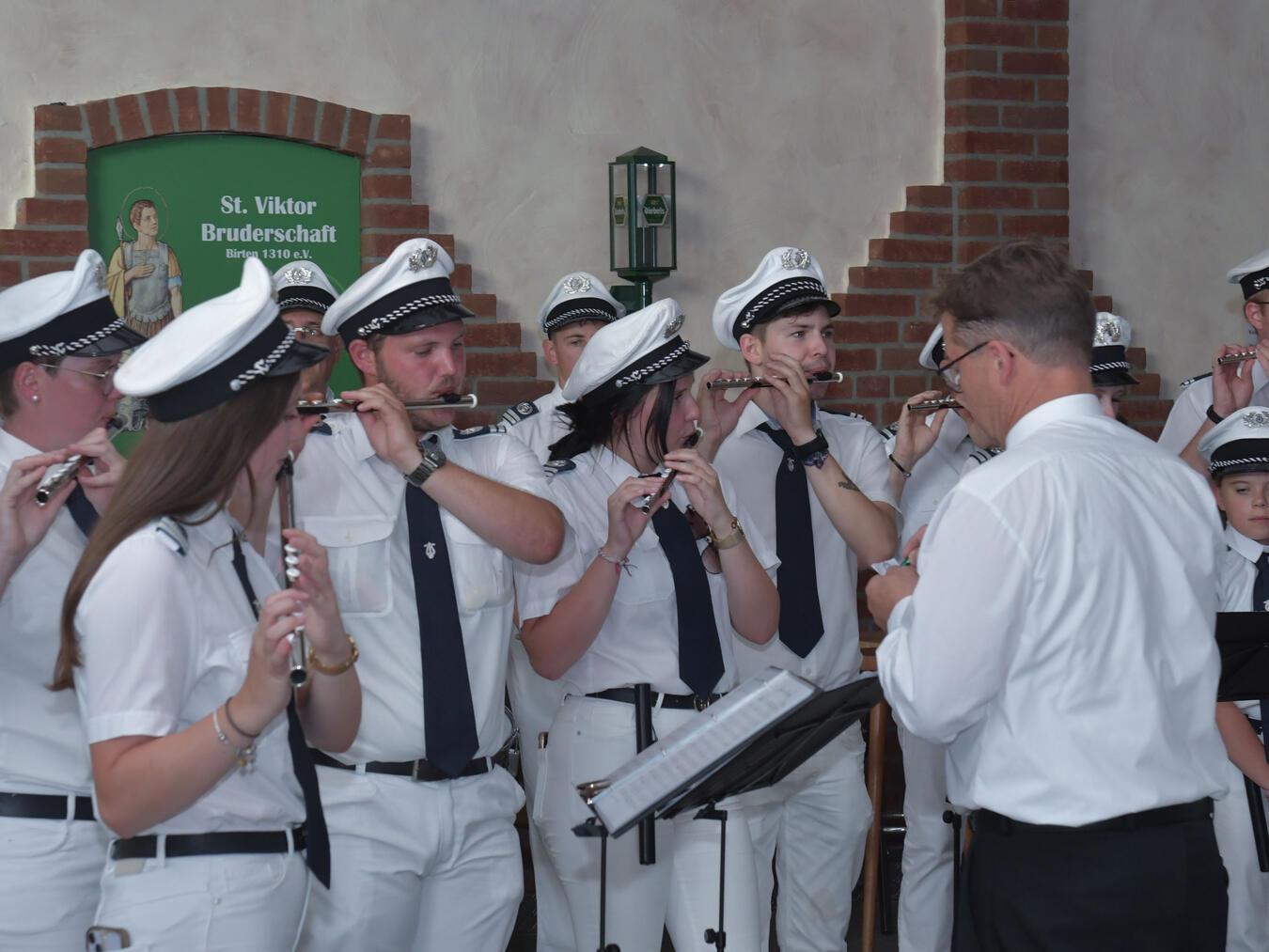 Beim Preis- und Königsschießen am Samstag wurde es auch musikalisch. NN-Fotos (2): Gerhard Seybert