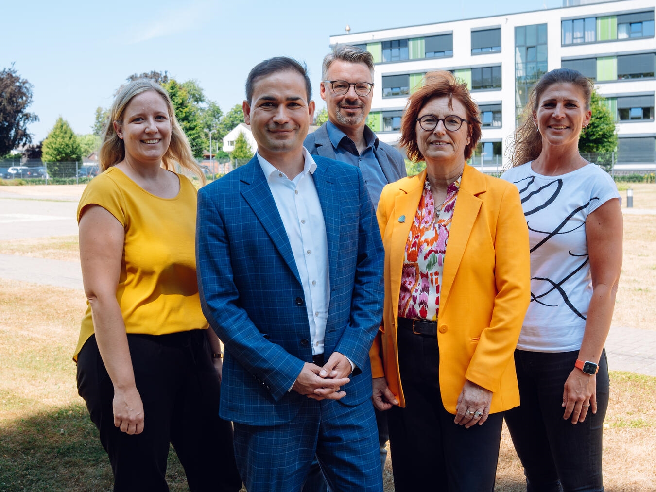 "Gruppenfoto beim Sommertour-Besuch bei KKLE mit Irina Janßen, Sadık Taştan, Marc Cattelaens, Brigitte Jansen und Verena Rohde"