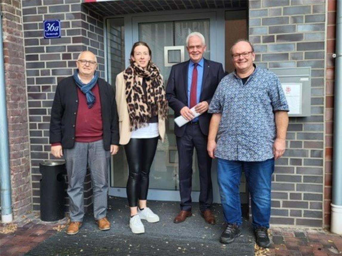 Beim Sozialdienst katholischer Frauen im Kreis Kleve war Günther Bergmann mit Dieter Paeßens, Désirée van Koeverden und Peter Pohl-Siebert (v.l.) im Gespräch. Foto: SkF
