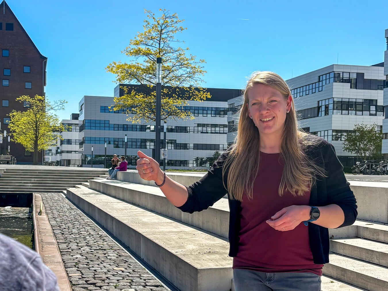 "Miriam Drazek präsentiert beim Sunset Science-Event, HSRW, Foto von Luisa Rottes."