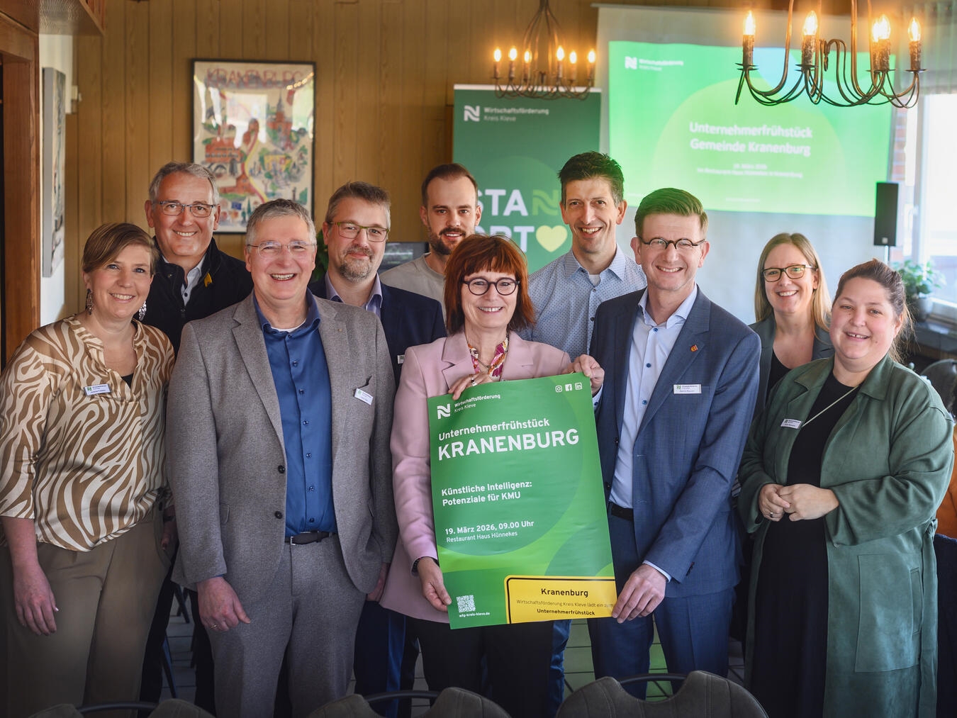 Beim Unternehmerfrühstück: (von links): Andrea Franken (Moderatorin), Johannes Jansen (project Unternehmensgruppe), Volker Wein (KPP Steuerberatungsgesellschaft), Gerrit Röhl (KPP Steuerberatungsgesellschaft), Oliver Burke, (Agentur Burke & Bienemann), Brigitte Jansen (WFG Kreis Kleve), Thomas Peters (St. Johannes-Stift), Martin Kepser (Bürgermeister Gemeinde Kranenburg), Irina Janßen (WFG Kreis Kleve), Anne Peimann (Stabsstelle Öffentlichkeitsarbeit, Kultur, Tourismus, Marketing und Bürgerbeteiligung Gemeinde Kranenburg). Foto: Kreis-WfG/MvO