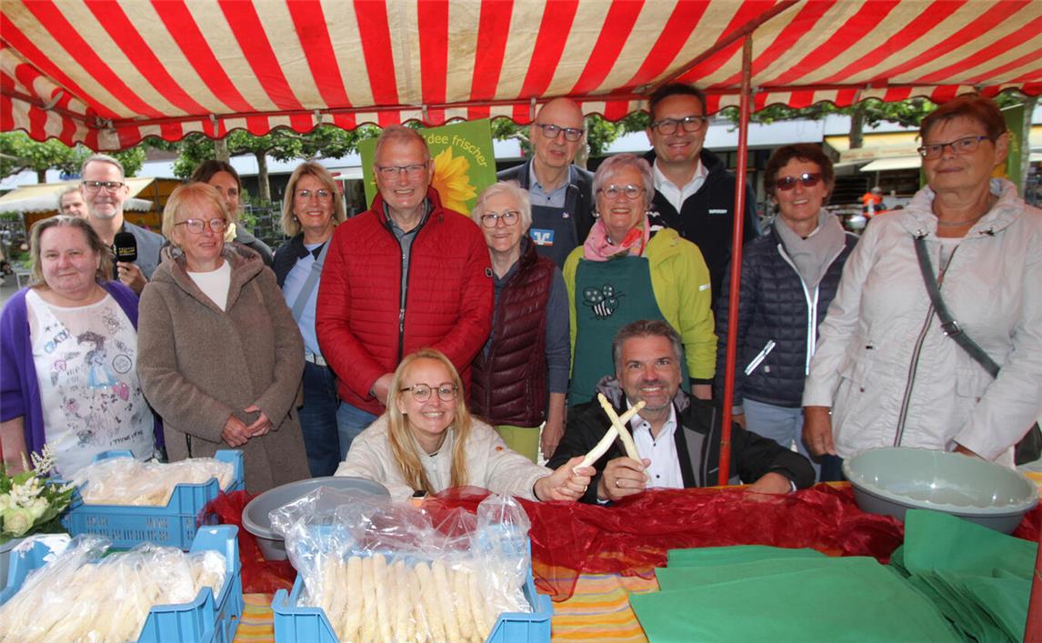 Bekannte Gesicher aus Geldern und Umgebung stellten sich dem Wettbewerb. NN-Foto: Theo Leie