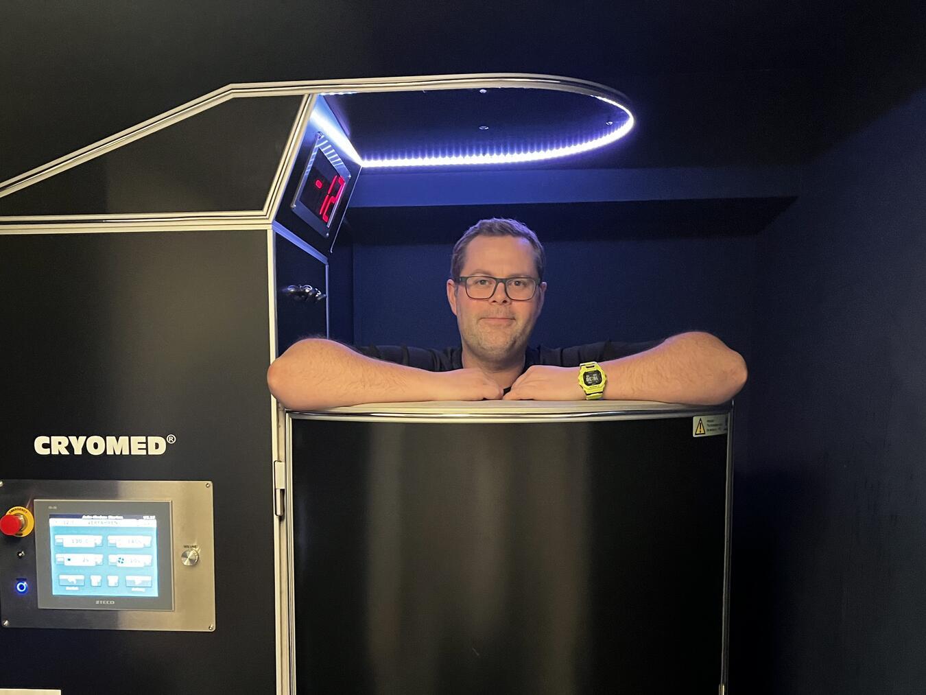 Benjamin Hendrix hält einen Vortrag zur Kryotherapie. Foto: © Benjamin Hendrix