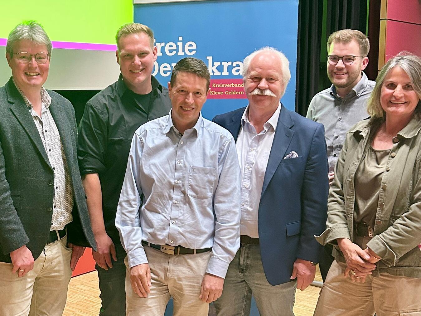 Bereiten sich auf die Kommunalwahl vor: (v.l.): Daniel Rütter, Roman Straub, Stephan Haupt, Kay Ehrhardt, Luca Kersjes und Tanja Hinz. Foto: FDP Kleve-Geldern 