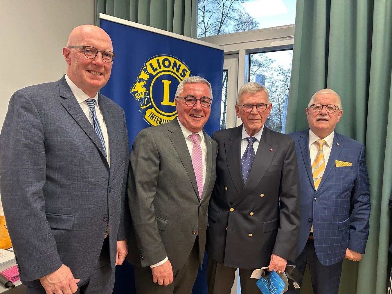 "Lions-Präsident Günther Heenen bei Begrüßung, Thema im Fokus"