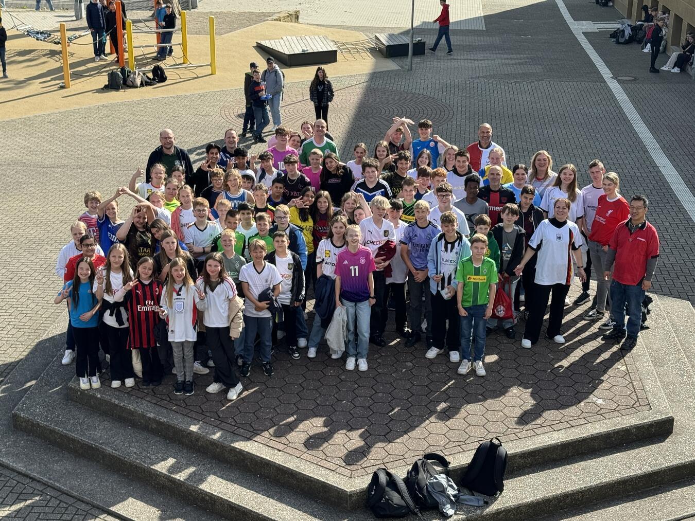 3. TrikotTag an der Sekundarschule Straelen Bereits zum dritten Mal fand der TrikotTag an der Schule statt. Foto: Sekundarschule Straelen