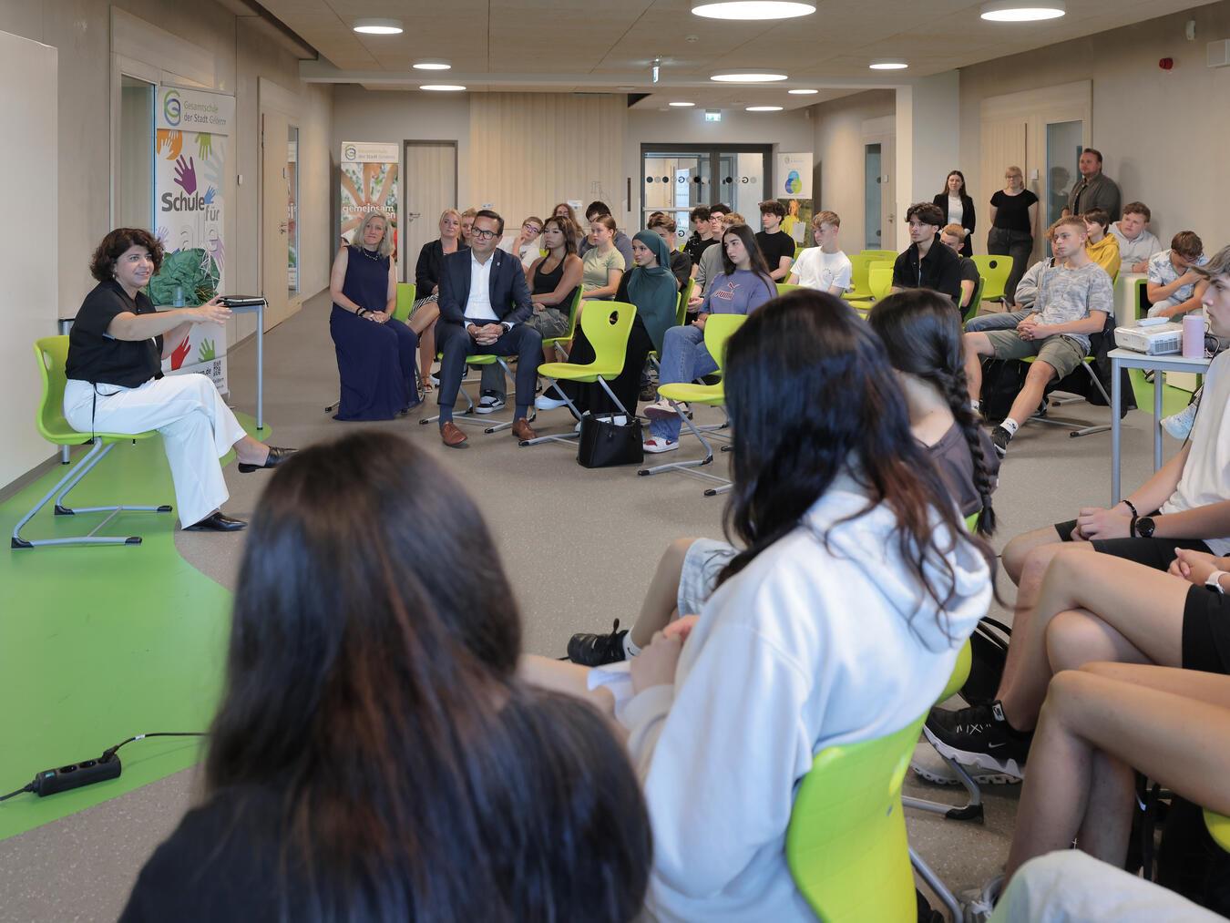 Berivan Aymaz in der Diskussion mit den Schülern. Foto: privat