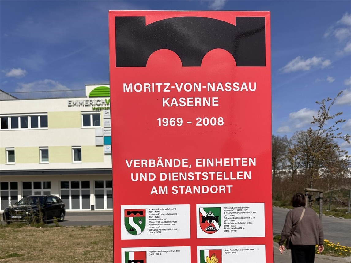 "Erinnerungsstele Garnisonszeit 2025 Einweihung, Kameradschaft Emmericher Pionierkameradschaft"