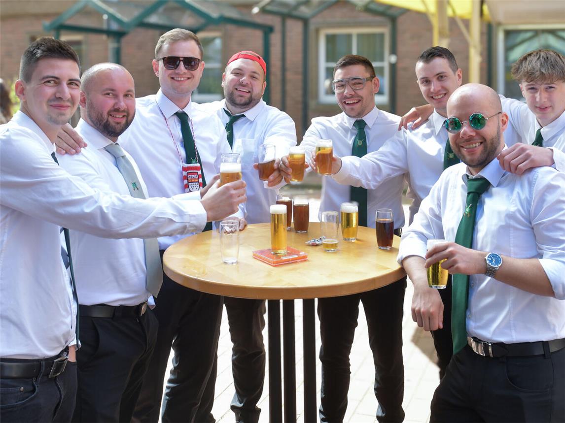 Beste Stimmung beim Schützenfest des BSV im Schatten des Bürgerhauses. NN-Foto: Gerhard Seybert