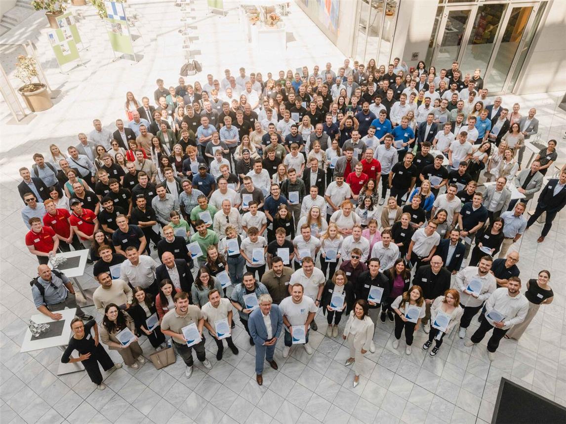 Bestenehrung 2025: Diese Azubis sparen ihren Betrieben viel Geld, sie übernehmen Verantwortung und machen sich um den Klimaschutz verdient. Foto: Nils Hasenau