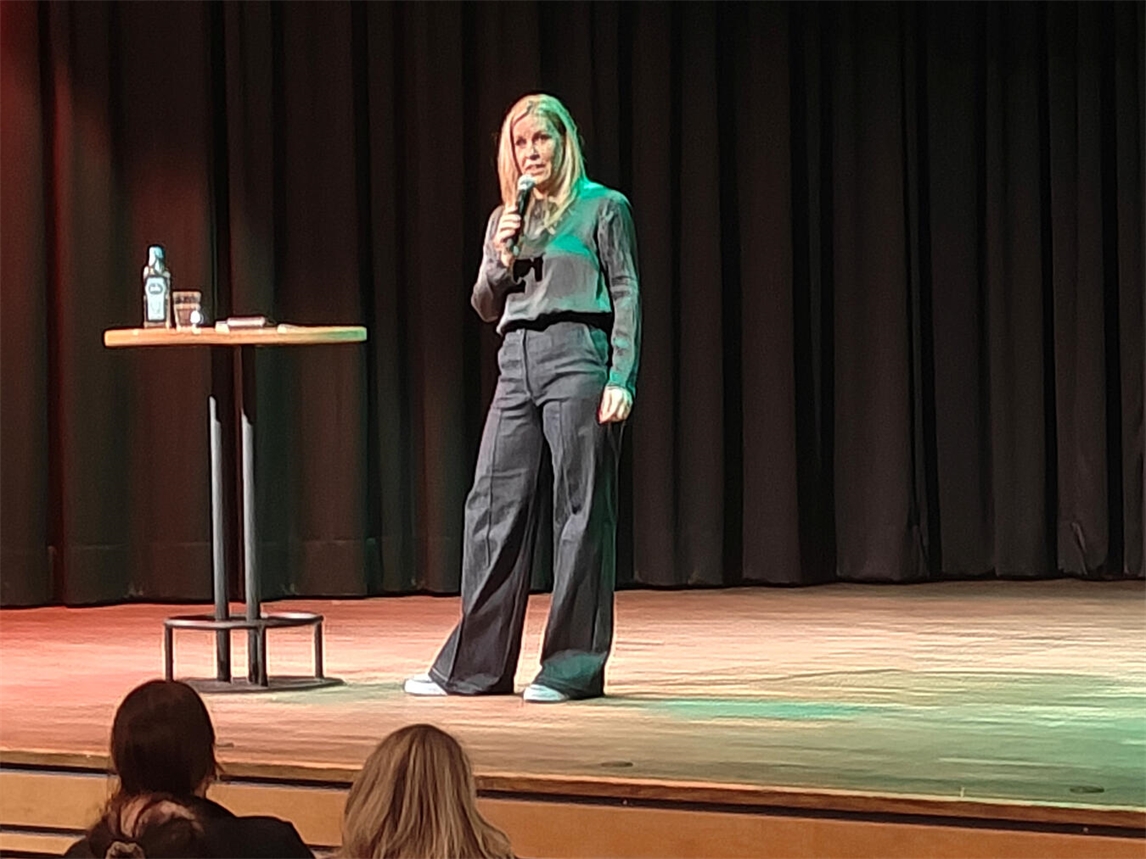 "Nicole Staudinger gibt Schlagfertigkeits-Tipps im Reeser Bürgerhaus, Bestsellerautorin, Veranstaltung Stadt Rees"