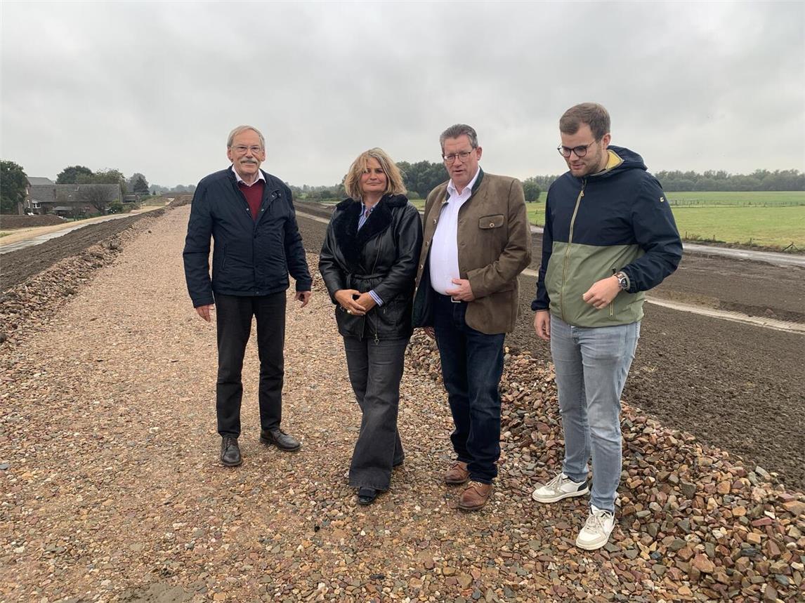 Besuch beim Deichverband Bislich-Landesgrenze (v.l.): Harry Schulz, Tanja Hinz, Dietmar Brockes und Luca Kersjes. Foto: FDP