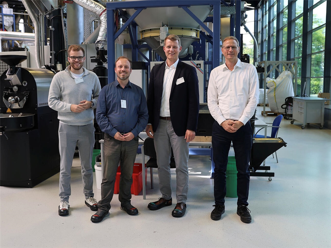 Besuch in Emmerich: (v. l.) Luca Kersjes, Marius Plückthun, Henning Höne und Christian Thimm. Foto: Y. Breitsch