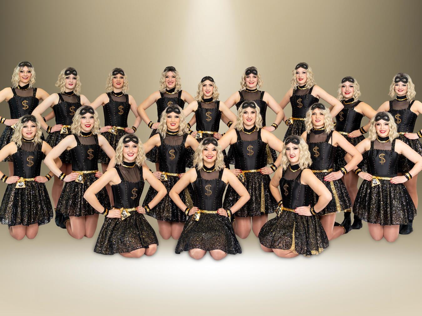 Besucher der Großen Kappensitzung des VFR Blau-Gold Kevelaer am Samstag dürfen sich auf den Auftritt der Showgirls freuen. Foto: David Göcking